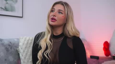 Snapshot of avashay chatting on November 27, 10:34 pm Carina online show from November 27, 10:34 pm