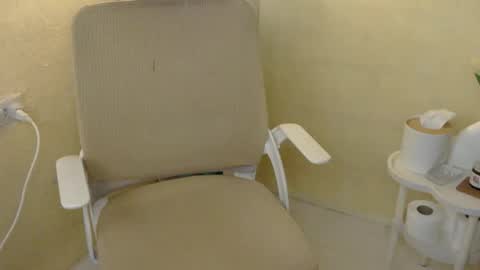 Snapshot of averageuncut1 chatting on November 10, 5:45 pm Rhian online show from November 10, 5:45 pm