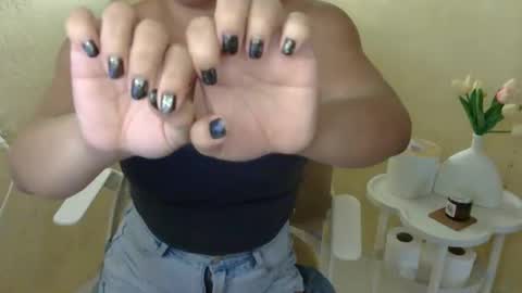 Snapshot of averageuncut1 chatting on November 12, 3:51 am Rhian online show from November 12, 3:51 am