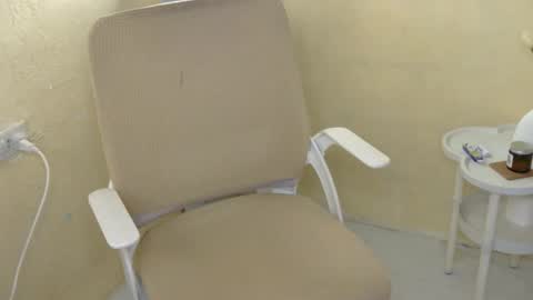 Snapshot of averageuncut1 chatting on November 16, 2:39 am Rhian online show from November 16, 2:39 am