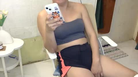 Snapshot of averageuncut1 chatting on November 25, 5:51 am Rhian online show from November 25, 5:51 am