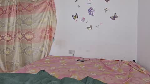 averrine online show from April 11, 8:07 am