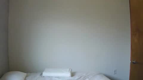 Avery online show from April 2, 11:24 pm