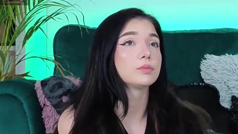 AveryWillow online show from November 3, 8:04 am