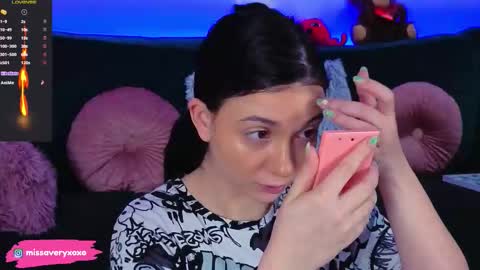 AveryWillow online show from March 28, 12:21 am