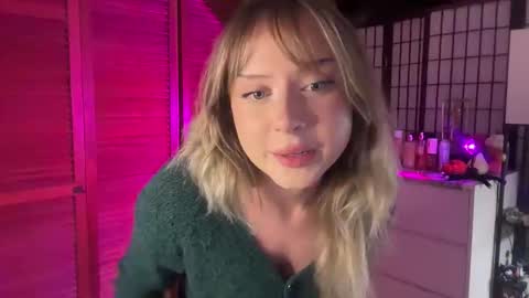 Snapshot of averyyy333 chatting on November 6, 1:50 am Avery online show from November 6, 1:50 am