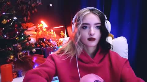 Snapshot of avi_nile chatting on December 25, 2:35 am Avriel online show from December 25, 2:35 am