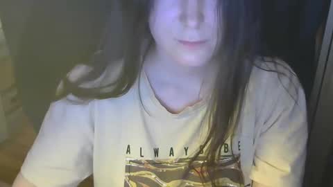 avialenne online show from April 3, 6:28 pm