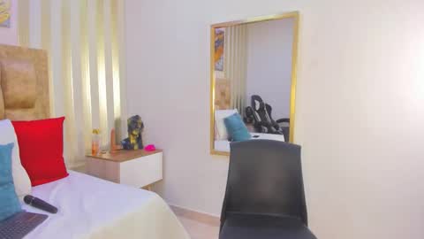 Snapshot of avis_lara chatting on November 4, 6:18 pm AVIS online show from November 4, 6:18 pm