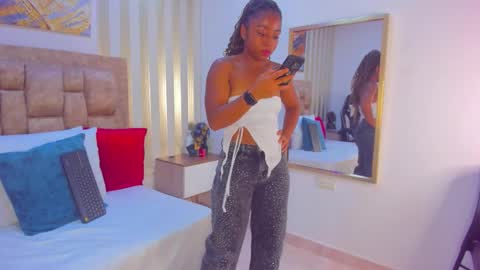 Snapshot of avis_lara chatting on November 12, 6:19 pm AVIS online show from November 12, 6:19 pm