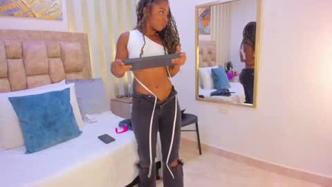 Snapshot of avis_lara chatting on November 19, 8:20 pm AVIS online show from November 19, 8:20 pm