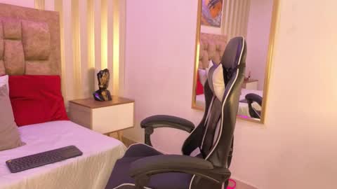 Snapshot of avis_lara chatting on November 26, 5:36 pm AVIS online show from November 26, 5:36 pm