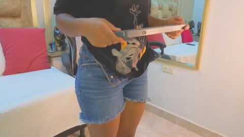 AVIS  online show from March 15, 7:09 pm