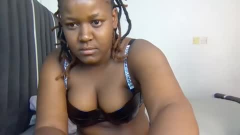 Snapshot of avril_lily chatting on February 16, 7:15 am Avril online show from February 16, 7:15 am