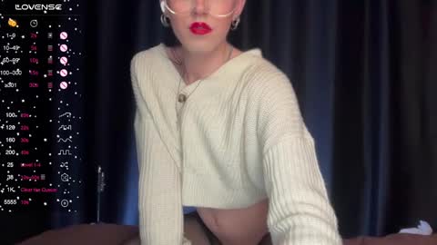 avril_pearly_ online show from December 15, 8:25 pm