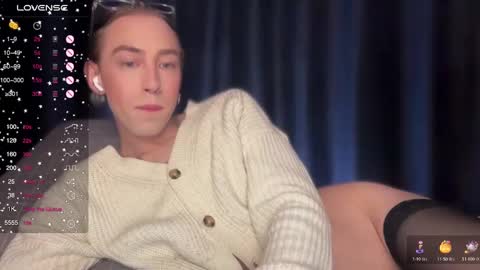 avril_pearly_ online show from December 16, 8:05 pm