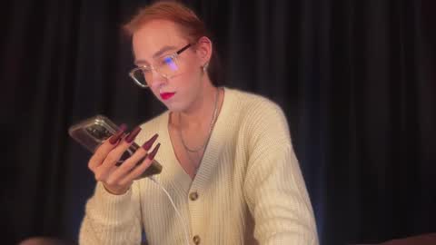 avril_pearly_ online show from February 9, 11:15 pm