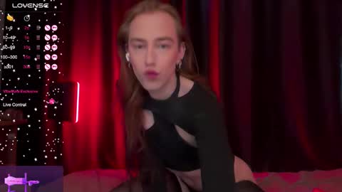 avril_pearly_ online show from January 16, 11:36 am