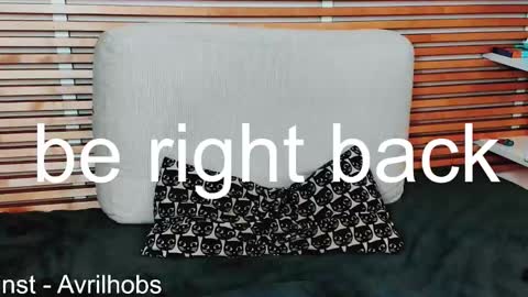 Snapshot of avrilhobs chatting on February 12, 11:07 am Avril online show from February 12, 11:07 am