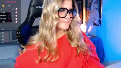 Snapshot of avrill_morgan chatting on December 3, 6:49 pm Avrill Morgan online show from December 3, 6:49 pm