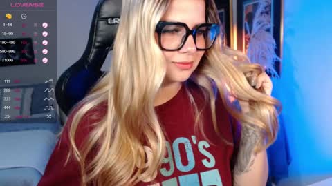 Snapshot of avrill_morgan chatting on December 4, 7:12 pm Avrill Morgan online show from December 4, 7:12 pm