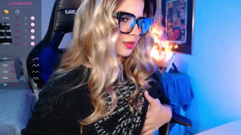 Snapshot of avrill_morgan chatting on January 9, 8:33 pm Avrill Morgan online show from January 9, 8:33 pm