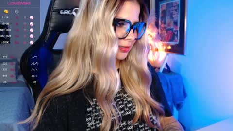 Snapshot of avrill_morgan chatting on January 9, 11:34 pm Avrill Morgan online show from January 9, 11:34 pm