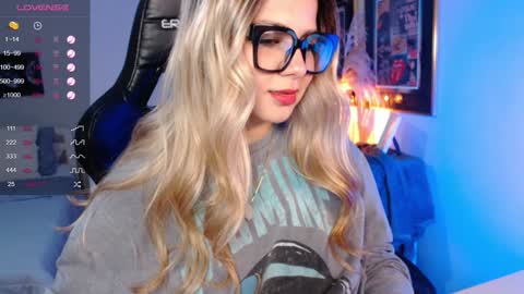 Snapshot of avrill_morgan chatting on January 19, 6:43 pm Avrill Morgan online show from January 19, 6:43 pm