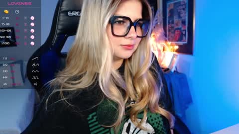 Snapshot of avrill_morgan chatting on January 22, 8:28 pm Avrill Morgan online show from January 22, 8:28 pm