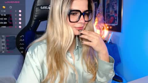 Snapshot of avrill_morgan chatting on January 23, 8:45 pm Avrill Morgan online show from January 23, 8:45 pm