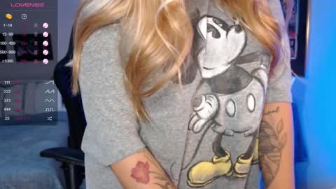 Snapshot of avrill_morgan chatting on February 6, 11:15 pm Avrill Morgan online show from February 6, 11:15 pm