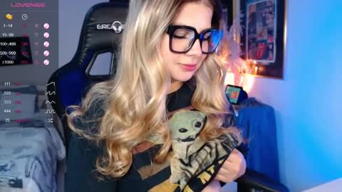 Snapshot of avrill_morgan chatting on February 16, 8:22 pm Avrill Morgan online show from February 16, 8:22 pm