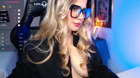 Snapshot of avrill_morgan chatting on March 7, 7:38 pm Avrill Morgan online show from March 7, 7:38 pm