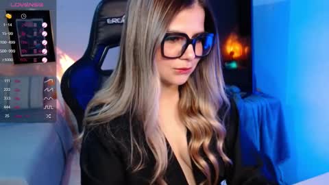 Snapshot of avrill_morgan chatting on September 19, 9:04 pm Avrill Morgan online show from September 19, 9:04 pm