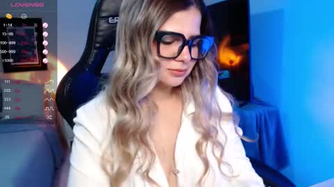 Snapshot of avrill_morgan chatting on September 22, 8:33 pm Avrill Morgan online show from September 22, 8:33 pm