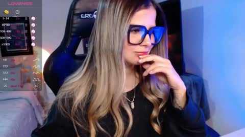 Snapshot of avrill_morgan chatting on October 1, 10:49 pm Avrill Morgan online show from October 1, 10:49 pm