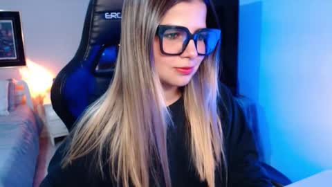 Snapshot of avrill_morgan chatting on October 21, 8:31 pm Avrill Morgan online show from October 21, 8:31 pm