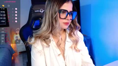 Snapshot of avrill_morgan chatting on October 31, 7:59 pm Avrill Morgan online show from October 31, 7:59 pm