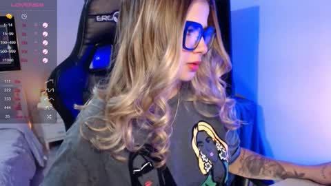 Snapshot of avrill_morgan chatting on November 16, 7:08 pm Avrill Morgan online show from November 16, 7:08 pm