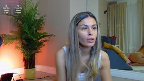 AVRILL CYRUX online show from February 2, 8:13 am