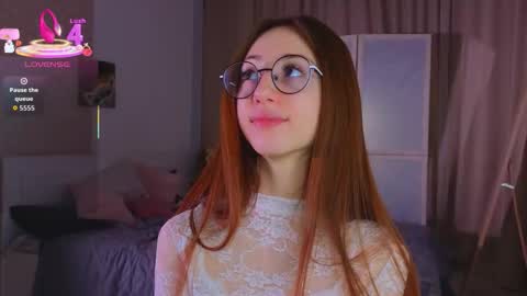 Snapshot of avrillemell chatting on November 7, 9:48 pm Avril online show from November 7, 9:48 pm