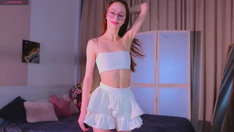 Snapshot of avrillemell chatting on November 16, 8:03 pm Avril online show from November 16, 8:03 pm