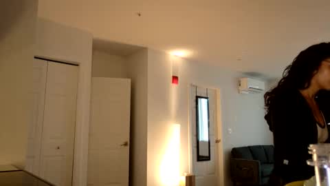 Avaia online show from February 18, 7:54 pm