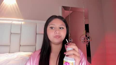 Snapshot of avymilton chatting on January 5, 5:27 pm Avy online show from January 5, 5:27 pm