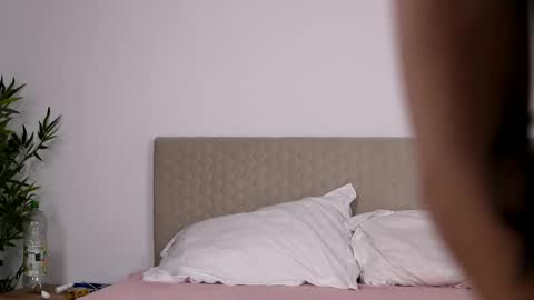 awalynch online show from October 8, 8:23 am