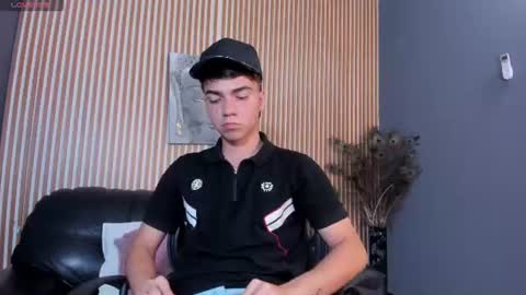 Snapshot of axeel_frost chatting on August 6, 2:46 am axeel_frost online show from August 6, 2:46 am