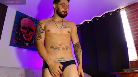 Snapshot of axel_7070 chatting on July 15, 10:15 pm Independiente Model online show from July 15, 10:15 pm