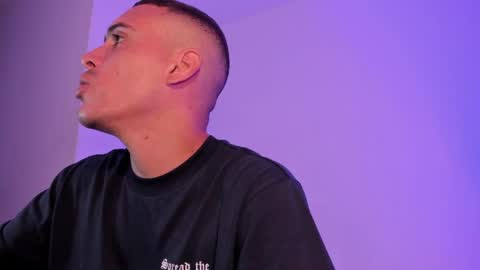 axel__fierro online show from April 12, 7:52 pm