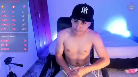 axel__fierro online show from April 13, 7:58 am