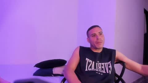 axel__fierro online show from April 16, 9:04 pm